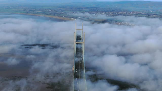 英国格洛斯特郡塞文河上连接英格兰和威尔士的第二塞文桥视频下载