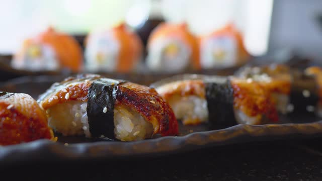 日本鳗鱼寿司视频素材