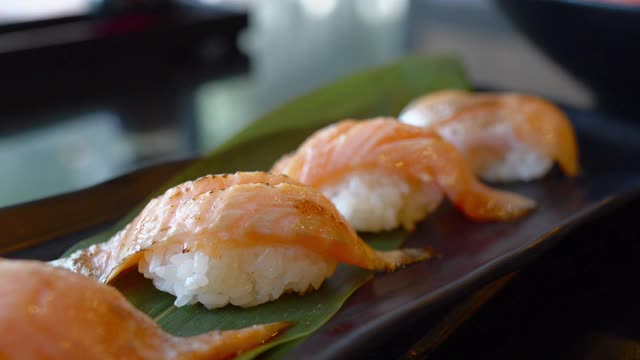 日本三文鱼寿司视频素材