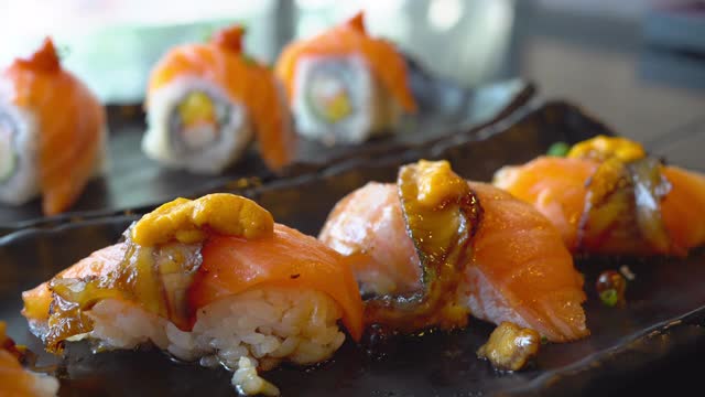 日本三文鱼配寿司视频素材