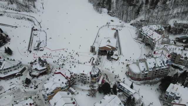 加拿大冬季的滑雪中心视频素材