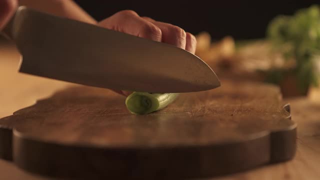 冬季食品-用刀手工切葱视频下载