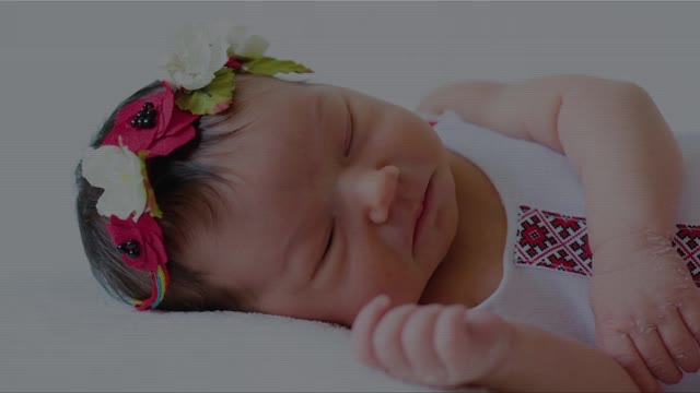 可爱的乌克兰刺绣小新生儿视频下载