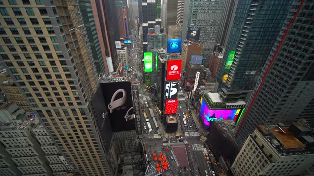纽约，纽约，时代广场，著名的广告牌上的车辆被封锁了视频素材