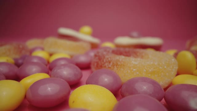 很多五颜六色的糖果和糖果视频下载