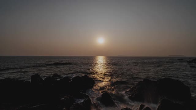 日落印度海滩时间间隔为4k视频素材