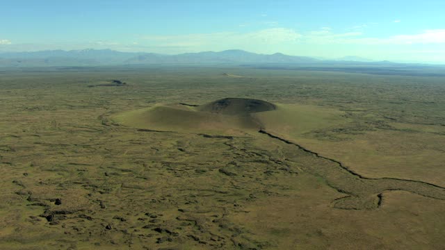 美国爱达荷州熔岩植被旅行火山徒步视频素材