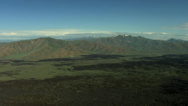 美国爱达荷航空火山口火山口熔岩沙漠性质视频素材