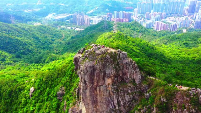 以香港狮子山为背景的城市视频下载