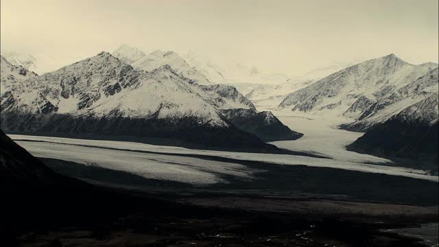 航空阿拉斯加美国风景峰冰川冰碛视频素材