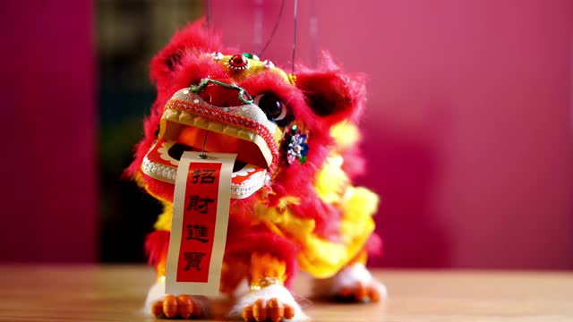 玩具中国狮子木偶正面观舞狮视频下载