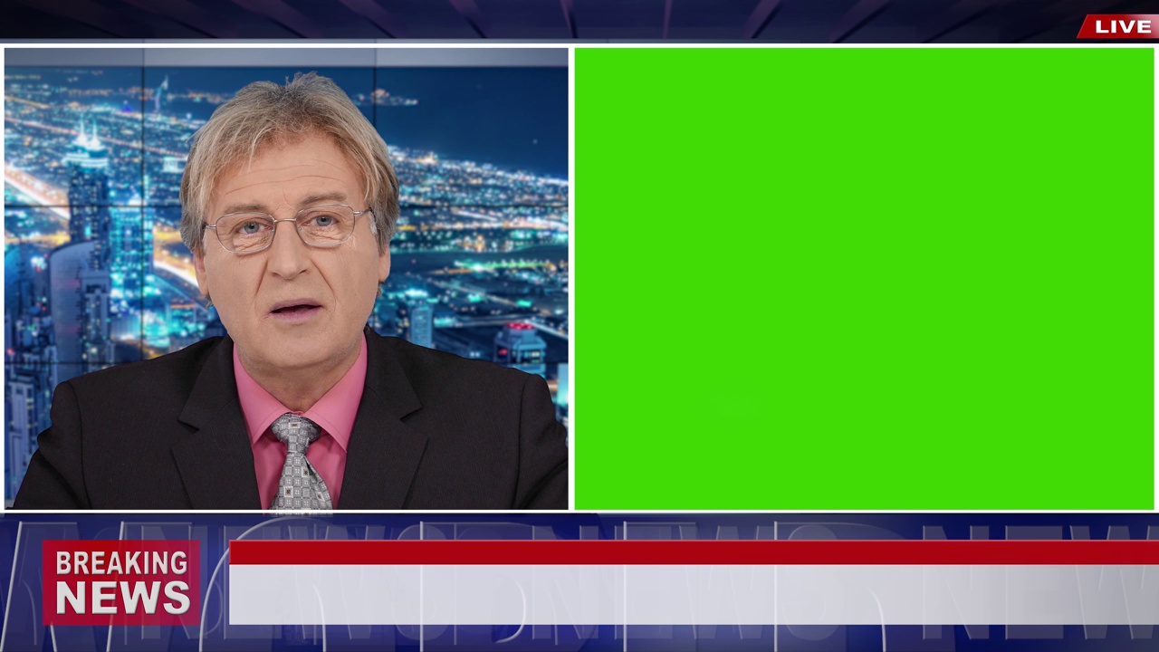 4K视频:演播室资深男性新闻主播，绿色屏幕显示，供实物使用视频下载