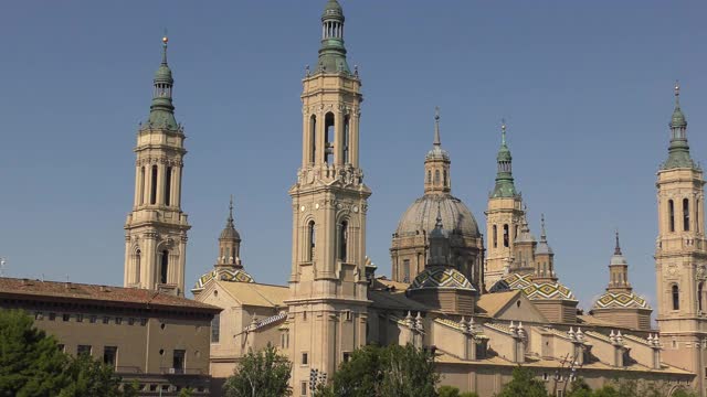 西班牙萨拉戈萨圣母大教堂视频素材