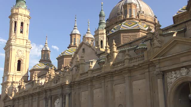 西班牙萨拉戈萨圣母大教堂视频素材