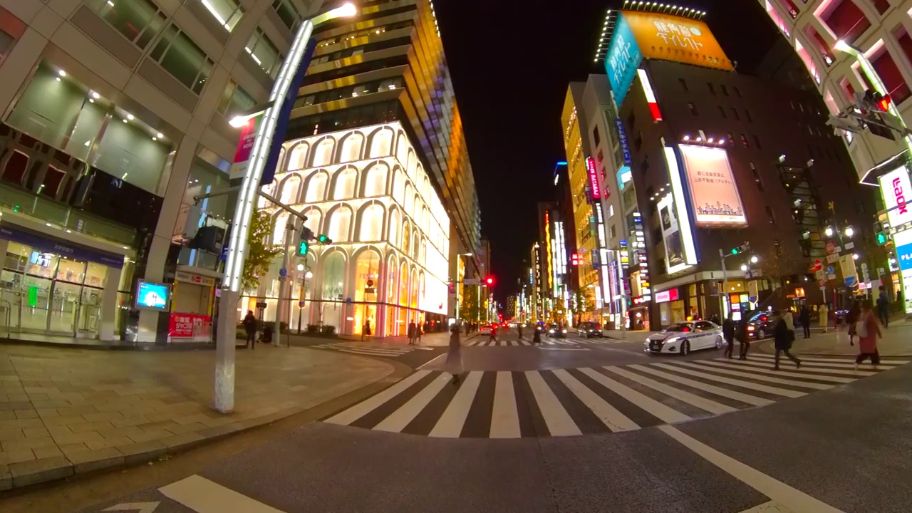 在日本东京银座的夜晚开车。视频下载