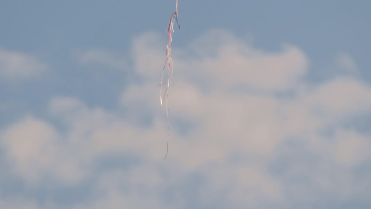 用绳子绑着的气球在飞/美国纽约视频下载