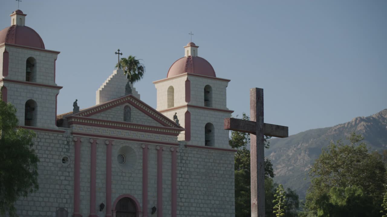 圣芭芭拉天主教堂屋顶/圣芭芭拉，加利福尼亚州，美国视频素材