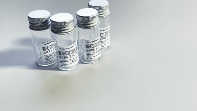 冠状病毒疫苗空瓶视频素材