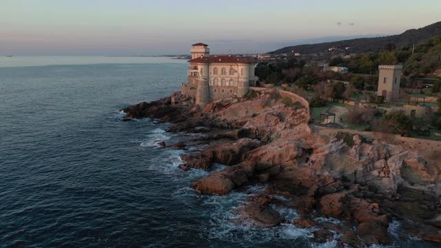 意大利托斯卡纳Calafuria悬崖上的Il Boccale城堡视频下载