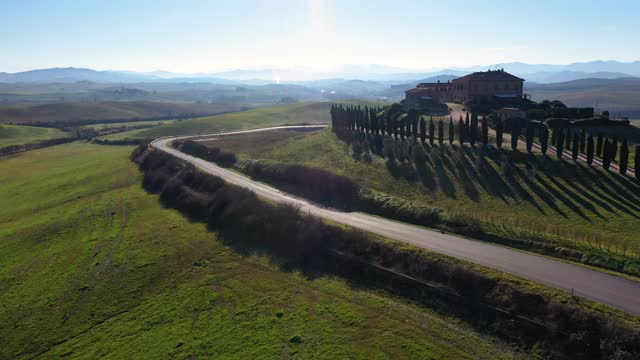 意大利托斯卡纳的沃尔泰拉起伏的乡村视频下载