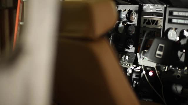 空小飞机的内部视频素材