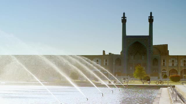 伊斯法罕Shah清真寺和喷泉视频素材
