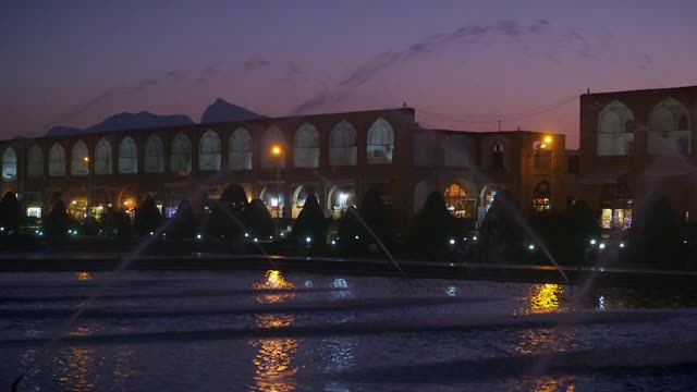 伊斯法罕Naqsh-e Jahan广场的夜晚视频素材