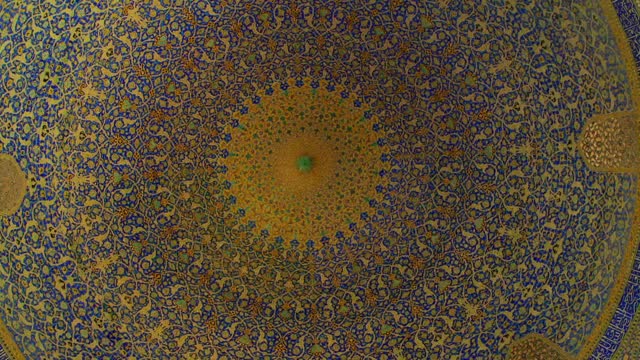 伊斯法罕沙阿清真寺圆顶天花板的旋转镜头视频素材