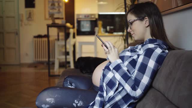 孕妇在家视频下载