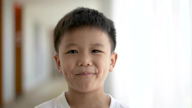 亚洲孩子微笑。33、牙科保健理念，幸福与纯真视频下载