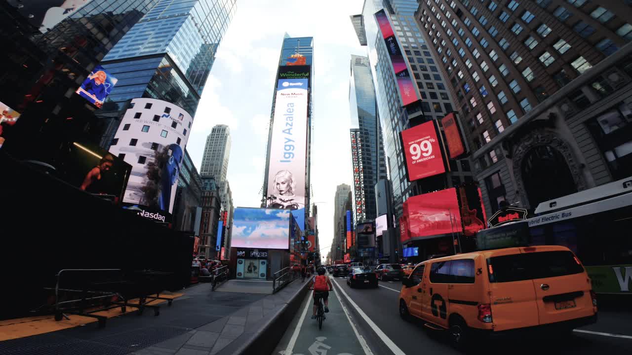 度假在美国:POV自行车在曼哈顿，纽约视频下载