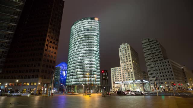 柏林波茨坦广场的现代建筑夜景视频素材