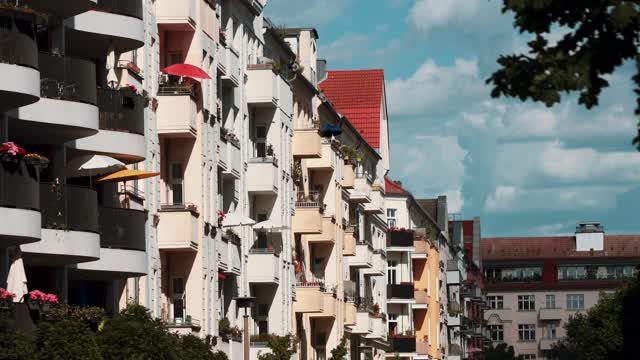 德国柏林的现代公寓楼视频素材