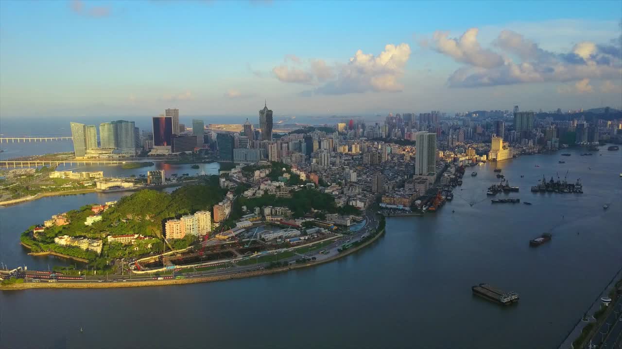 日落时分珠海湾著名的澳门城市景观全景4k中国视频素材