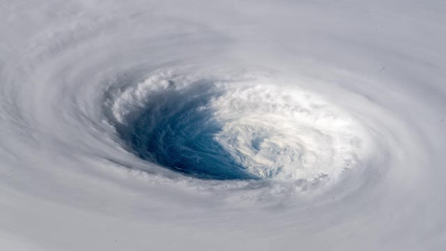飓风风暴，龙卷风俯视图。从外太空看到的巨大飓风的动画。这段视频由美国宇航局提供视频素材