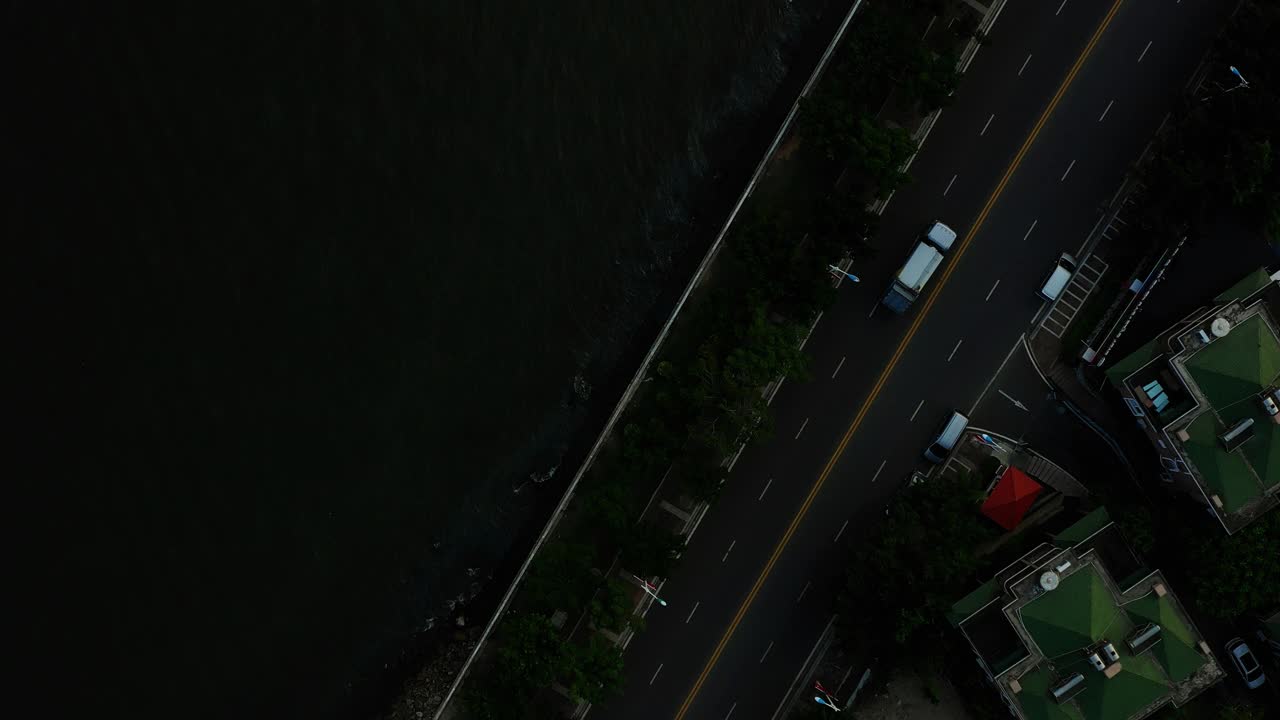 晚上时间海南岛三亚市交通街道空中俯视图4k中国视频素材