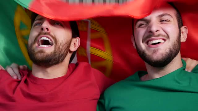 葡萄牙朋友在家里庆祝视频下载