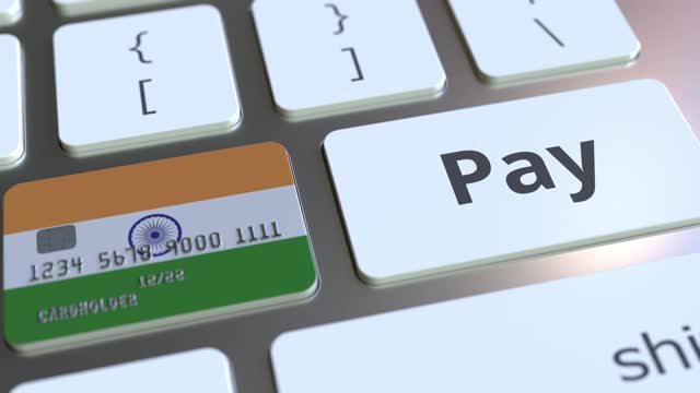 印着印度国旗的银行卡作为键盘键视频素材