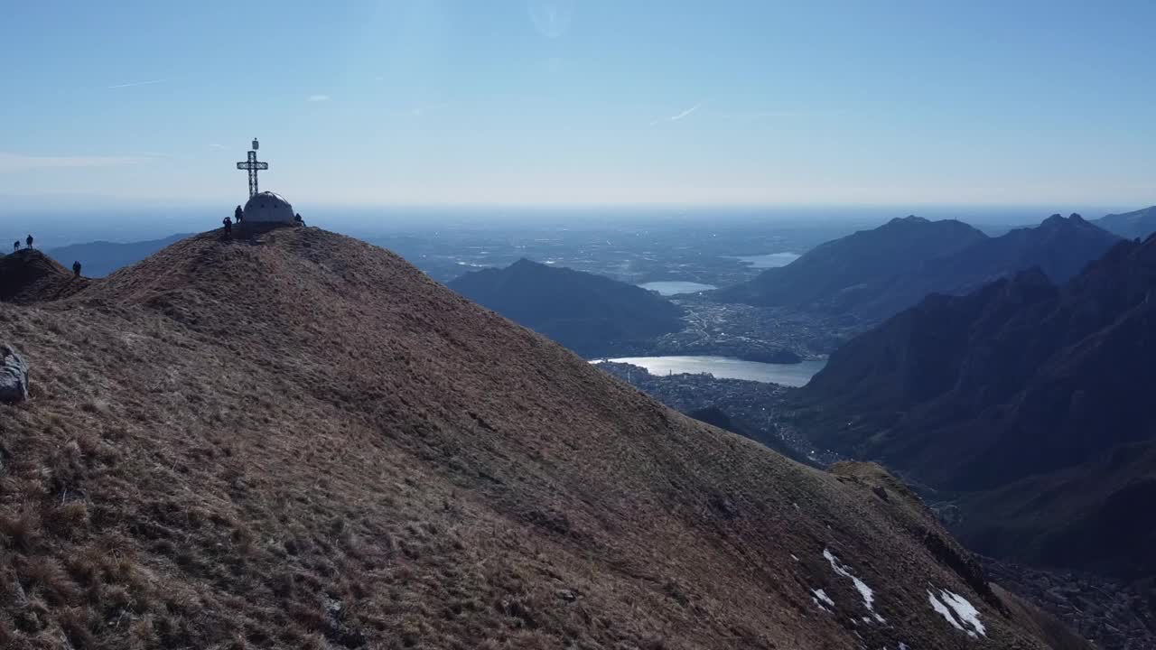 鸟瞰图在欧洲阿尔卑斯山，莱科，意大利视频下载