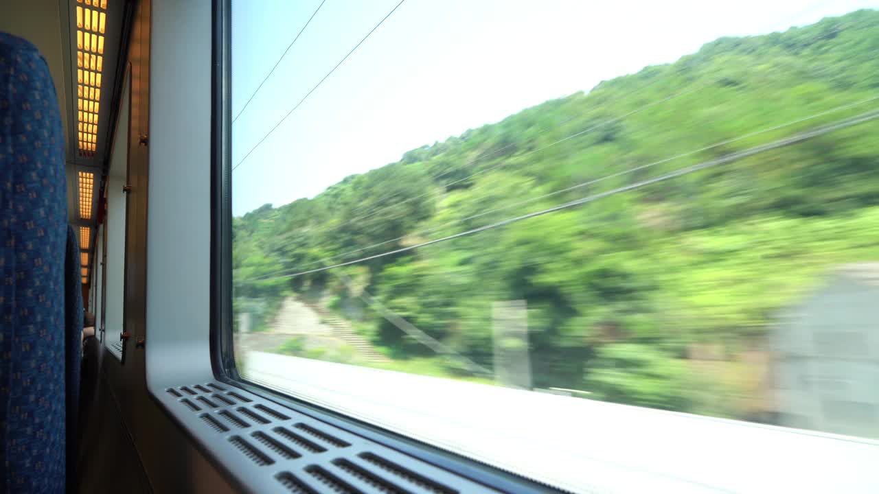 火车穿过隧道视频下载