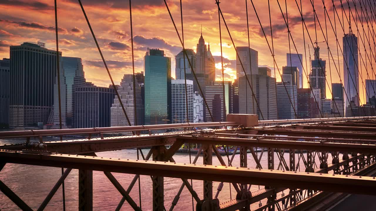 日落。布鲁克林大桥。曼哈顿金融区。视频素材