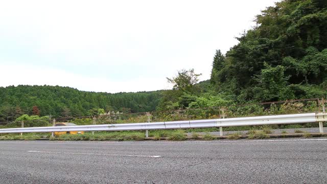 汽车在高速公路上行驶视频素材