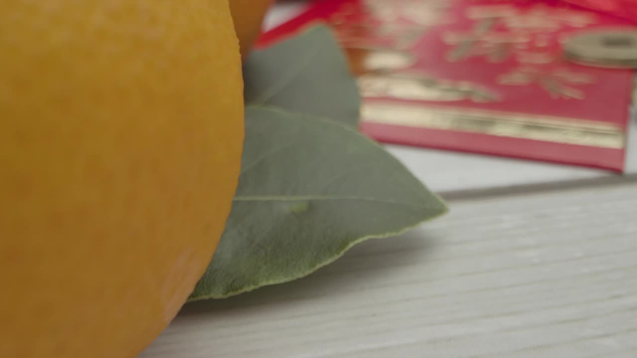一堆春节红包的微距滑动镜头视频素材