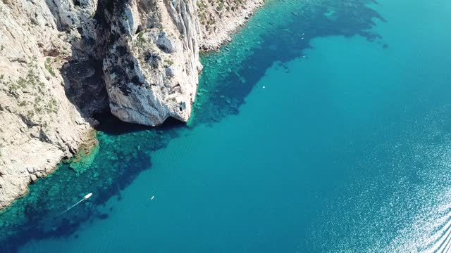 意大利撒丁岛的绿松石海岸。波尔图之内,Masua视频下载