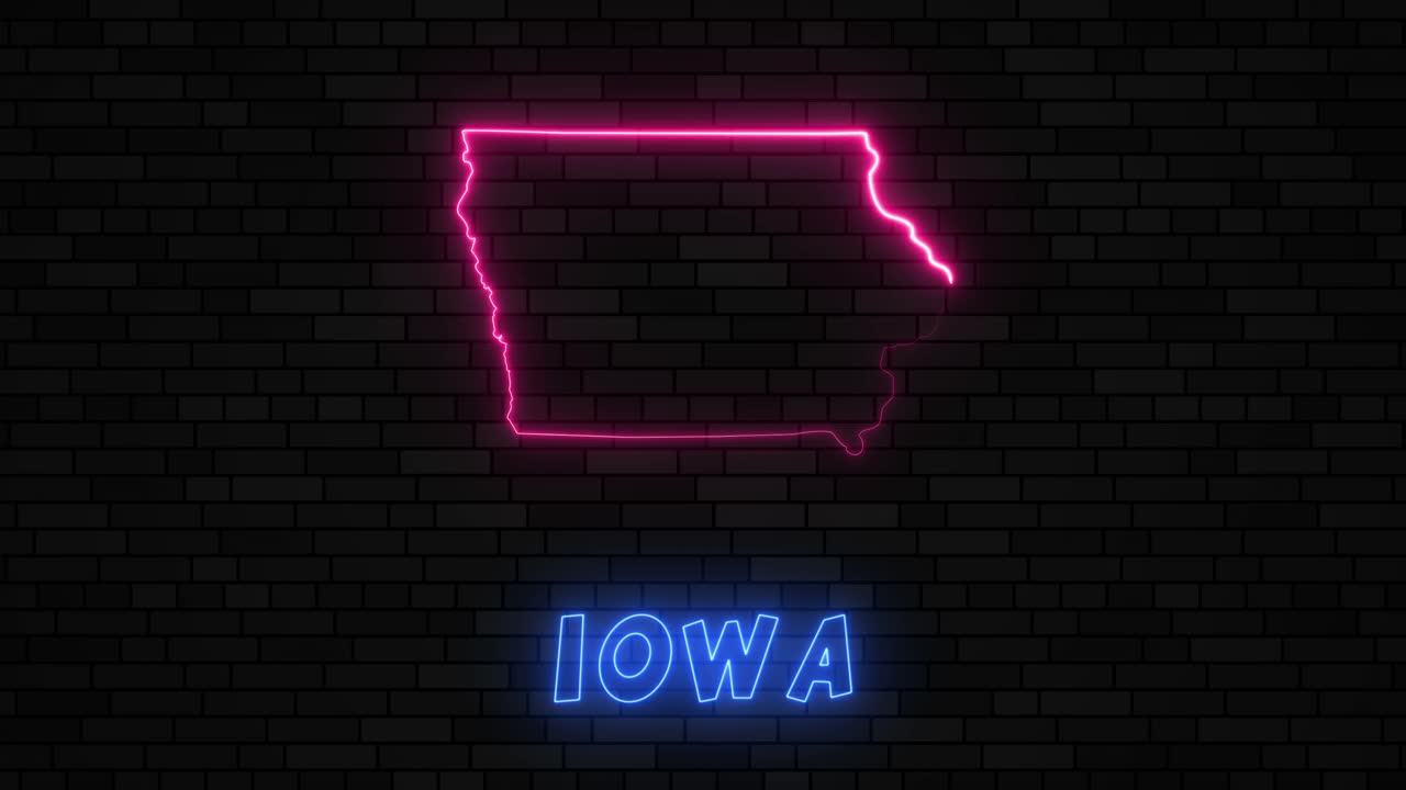 爱荷华州地图轮廓与霓虹灯线在黑暗的砖墙背景视频下载
