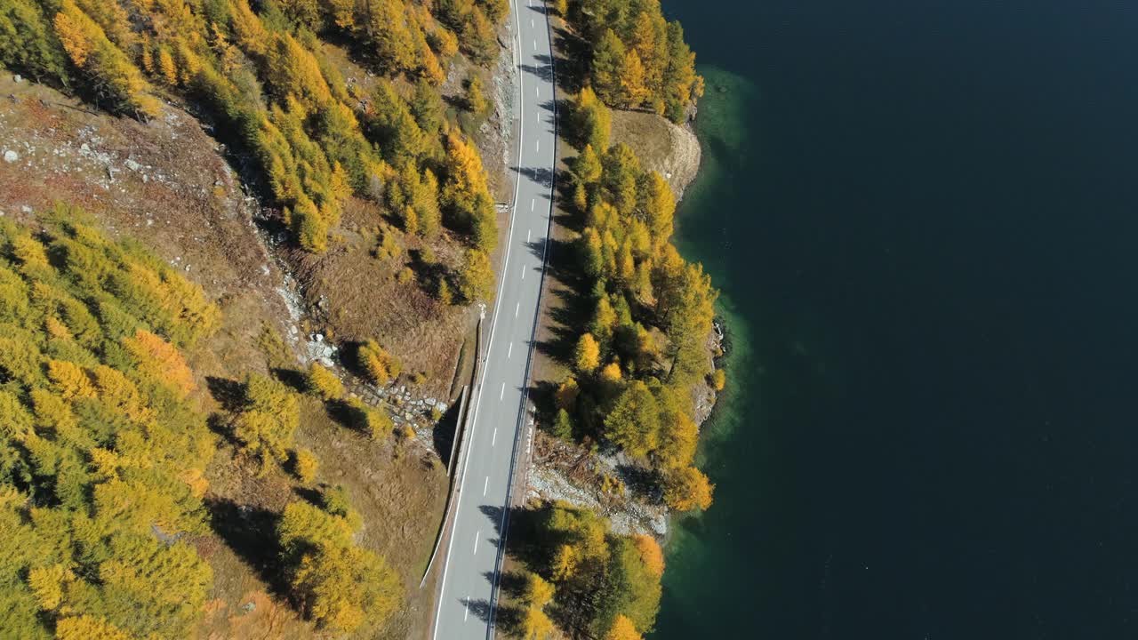 鸟瞰图沿着Sils湖，格劳布恩登，瑞士视频素材
