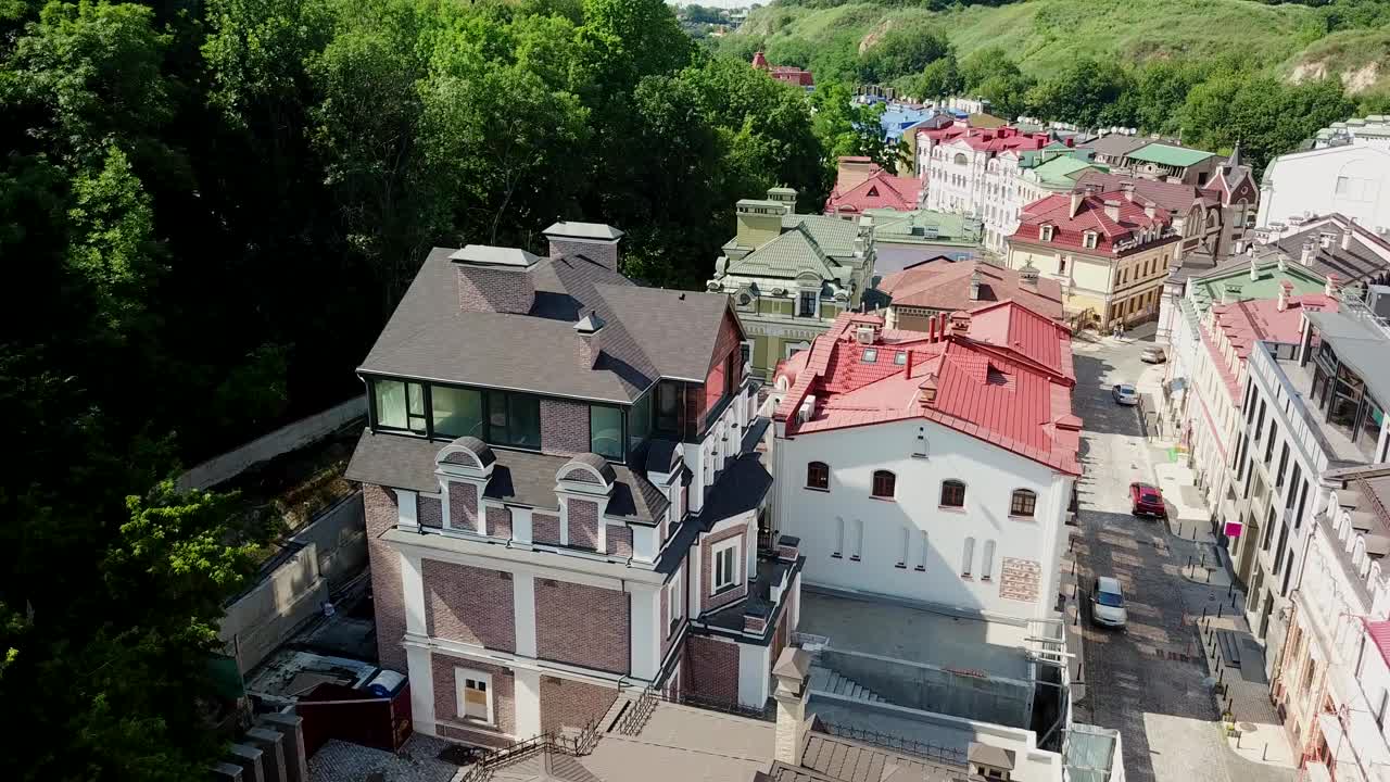 无人机拍摄的基辅市历史地段Vozdvizhenka区视频下载