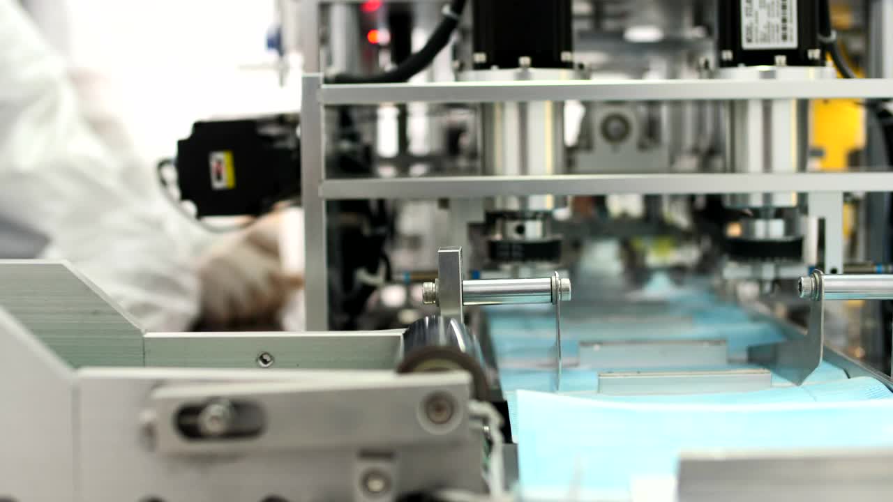面罩制造的工业生产线视频素材