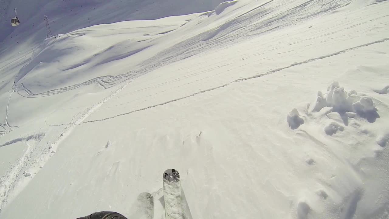速降滑雪者的动作镜头视频下载