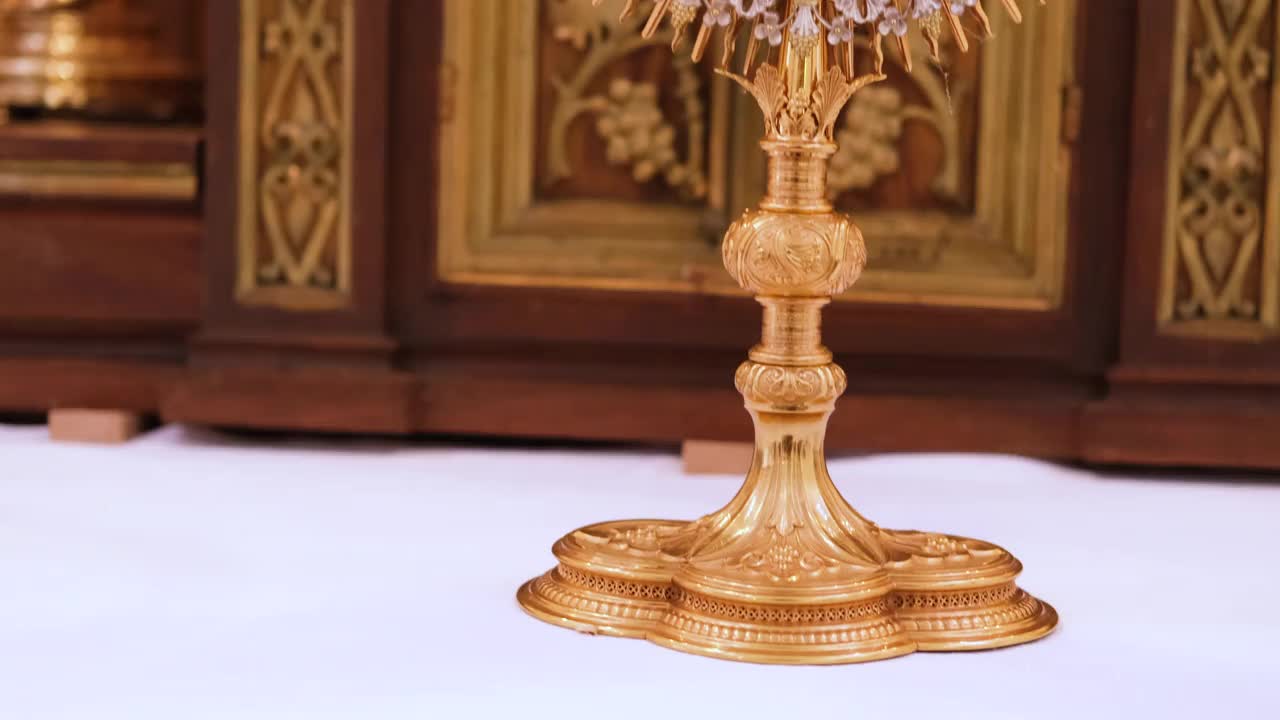 罗马天主教堂的金色唱腔。视频素材